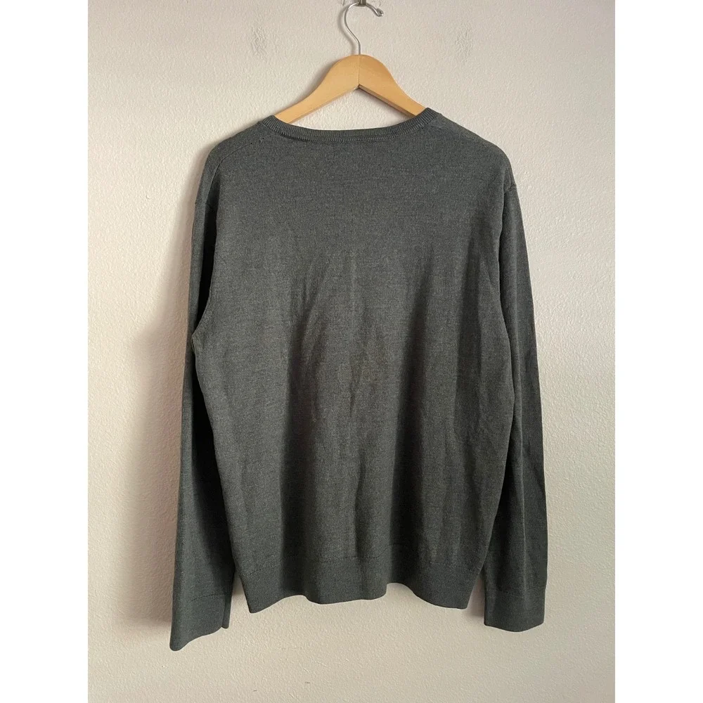Banana Republic minimalist quiet